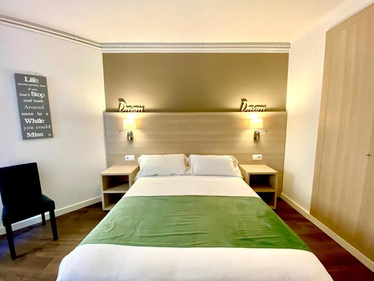 **  Hotel Carbonell Llança Spanien