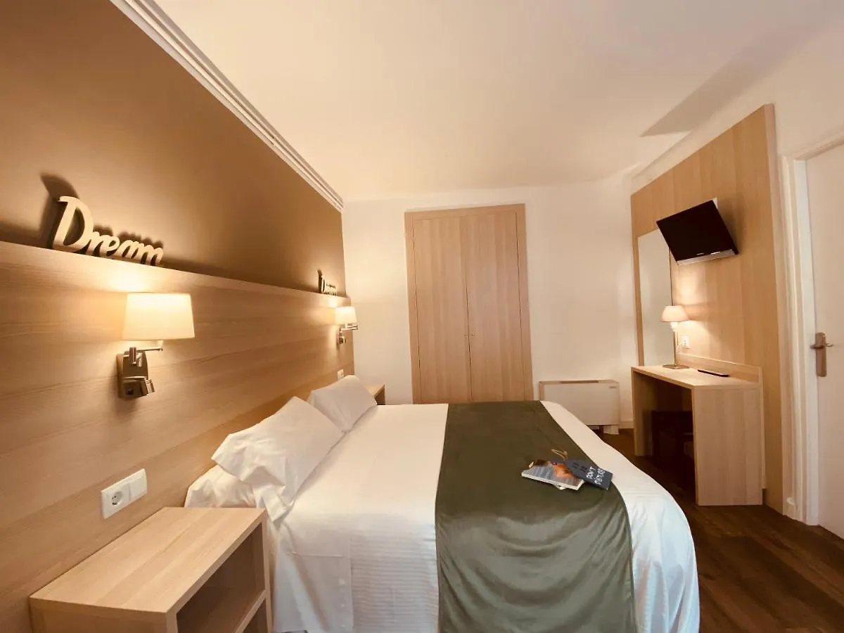 Hotel Carbonell Llança 2*,
