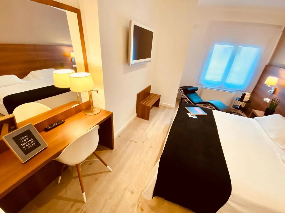 Hotel Carbonell Llança
