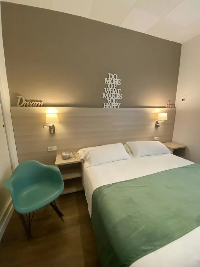 Hotel Carbonell Llança 2*,  Spagna