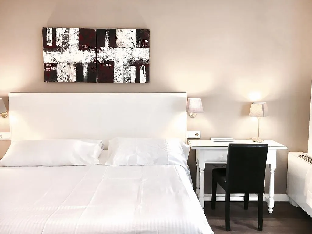 **  Hotel Carbonell Llança Spagna